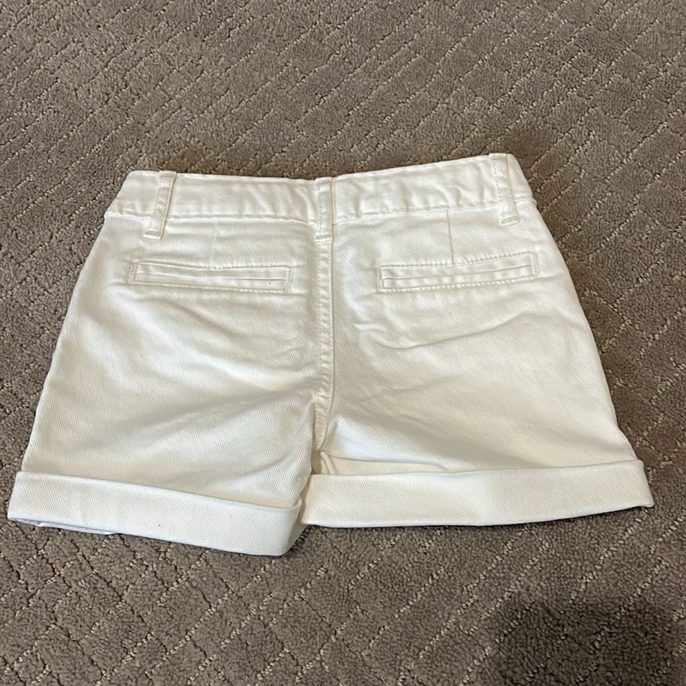 Gap toddler white denim shorts- size 4 - NWOT - Picture 2 of 2
